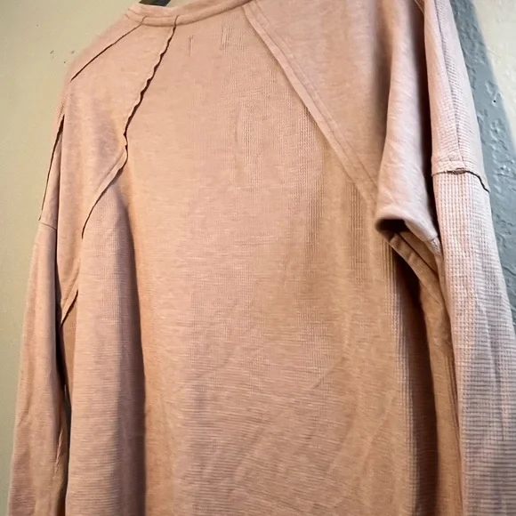 Y2K Lucky Brand Light Pink Wide V-Neck Sweater SZ M LongSleeve Top Blouse 2000s - Picture 8 of 9